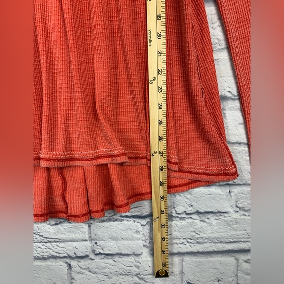 We The People Free People Red Kai Henley Long Sleeve BOHO Knit Tunic Size Large - Picture 13 of 13